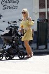 Amsterdam 17 juli 2018
Chantal janzen met man Marco Geeratz en hun zoontje op etrras en achter de kinderwagen.