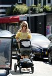 Amsterdam 17 juli 2018
Chantal janzen met man Marco Geeratz en hun zoontje op etrras en achter de kinderwagen.