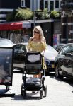 Amsterdam 17 juli 2018
Chantal janzen met man Marco Geeratz en hun zoontje op etrras en achter de kinderwagen.