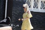 Amsterdam 17 juli 2018
Chantal janzen met man Marco Geeratz en hun zoontje op etrras en achter de kinderwagen.