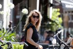 amsterdam 28 juni 2018
Chantal Janzen doet boodschappen op de cornelis schuytstraat.