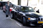 Amsterdam 29 juni 2018
Connie Palmen op weg naar haar BMW Z3 uit 1999.