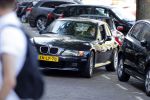 Amsterdam 29 juni 2018
Connie Palmen op weg naar haar BMW Z3 uit 1999.