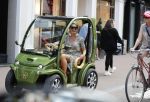 Amsterdam 21 juli 2018
Connie Witteman in haar Connieâ€™s creative Car Concept karretje op de pc hooftstraat.