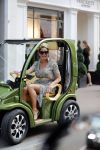 Amsterdam 21 juli 2018
Connie Witteman in haar Connieâ€™s creative Car Concept karretje op de pc hooftstraat.