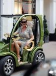 Amsterdam 21 juli 2018
Connie Witteman in haar Connieâ€™s creative Car Concept karretje op de pc hooftstraat.