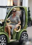 Amsterdam 21 juli 2018
Connie Witteman in haar Connieâ€™s creative Car Concept karretje op de pc hooftstraat.