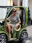 Amsterdam 21 juli 2018
Connie Witteman in haar Connieâ€™s creative Car Concept karretje op de pc hooftstraat.