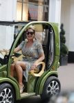 Amsterdam 21 juli 2018
Connie Witteman in haar Connieâ€™s creative Car Concept karretje op de pc hooftstraat.