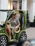 Amsterdam 21 juli 2018
Connie Witteman in haar Connieâ€™s creative Car Concept karretje op de pc hooftstraat.