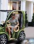 Amsterdam 21 juli 2018
Connie Witteman in haar Connieâ€™s creative Car Concept karretje op de pc hooftstraat.