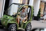 Amsterdam 21 juli 2018
Connie Witteman in haar Connieâ€™s creative Car Concept karretje op de pc hooftstraat.