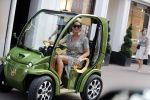 Amsterdam 21 juli 2018
Connie Witteman in haar Connieâ€™s creative Car Concept karretje op de pc hooftstraat.