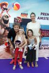 Amsterdam 15 juli 2018
De feestelijke Nederlandse premiÃ¨re van 
HOTEL TRANSSYLVANIÃ‹ 3 in PathÃ© Arena te Amsterdam. De Nederlandse stemacteurs Charly Luske, Fernando Halman, Ferry Doedens, Ilse Warringa, Tony Neef zijn aanwezig . Dirk Zeelenberg met vrouw Suus en dochter