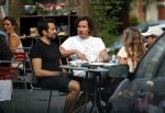 Amsterdam 24 juli 2018
Dotan Harpenau met (een) vriend op terras in Amsterdam.