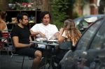 Amsterdam 24 juli 2018
Dotan Harpenau met (een) vriend op terras in Amsterdam.