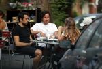 Amsterdam 24 juli 2018
Dotan Harpenau met (een) vriend op terras in Amsterdam.