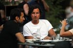 Amsterdam 24 juli 2018
Dotan Harpenau met (een) vriend op terras in Amsterdam.