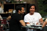 Amsterdam 24 juli 2018
Dotan Harpenau met (een) vriend op terras in Amsterdam.