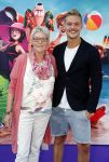 Amsterdam 15 juli 2018
De feestelijke Nederlandse premiÃ¨re van 
HOTEL TRANSSYLVANIÃ‹ 3 in PathÃ© Arena te Amsterdam. De Nederlandse stemacteurs Charly Luske, Fernando Halman, Ferry Doedens, Ilse Warringa, Tony Neef zijn aanwezig . Ferry kwam met zijn moeder