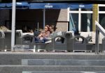 Almere 3 juli 2018
Glennis Grace met haar nieuwe vriend Levy Simon op terras.