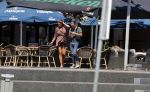 Almere 3 juli 2018
Glennis Grace met haar nieuwe vriend Levy Simon op terras.