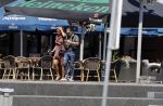 Almere 3 juli 2018
Glennis Grace met haar nieuwe vriend Levy Simon op terras.