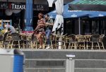 Almere 3 juli 2018
Glennis Grace met haar nieuwe vriend Levy Simon op terras.