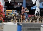 Almere 3 juli 2018
Glennis Grace met haar nieuwe vriend Levy Simon op terras.