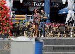 Almere 3 juli 2018
Glennis Grace met haar nieuwe vriend Levy Simon op terras.