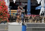 Almere 3 juli 2018
Glennis Grace met haar nieuwe vriend Levy Simon op terras.