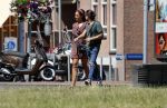 Almere 3 juli 2018
Glennis Grace met haar nieuwe vriend Levy Simon op terras.