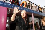 Amsterdam 6 juli 2018
Gordon viert zijn 50e verjaardag bij de Harbour Club en gaat daarna varen met de roze MS de Jordaan.