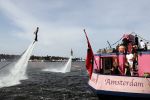 Amsterdam 6 juli 2018
Gordon viert zijn 50e verjaardag bij de Harbour Club en gaat daarna varen met de roze MS de Jordaan.