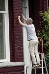 Amsterdam 12 juli 2018
Hajo Bruins aan het klussen bij zijn huis.