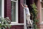 Amsterdam 12 juli 2018
Hajo Bruins aan het klussen bij zijn huis.
