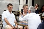 Amsterdam 11 juli 2018
Hans Cornelisse en partner op terras op de pc. Auke Genemans helpt ze.