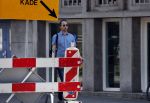 Amsterdam 4 juli 2018
Hans Teeuwen fluitend op straat.