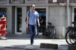 Amsterdam 4 juli 2018
Hans Teeuwen fluitend op straat.