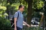 Amsterdam 4 juli 2018
Hans Teeuwen fluitend op straat.