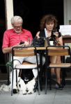Amsterdam 11 juli 2018
Henriette Tol met haar man en hond op terras.