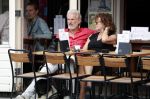 Amsterdam 11 juli 2018
Henriette Tol met haar man en hond op terras.