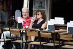 Amsterdam 11 juli 2018
Henriette Tol met haar man en hond op terras.