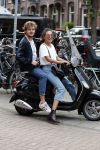 Amsterdam 13 juli 2018
Holly Brood en Soy Kroon op vespa scooter