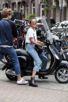 Amsterdam 13 juli 2018
Holly Brood en Soy Kroon op vespa scooter