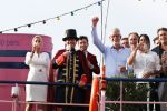 Amsterdam 6 juli 2018
Gordon viert zijn 50e verjaardag bij de Harbour Club en gaat daarna varen met de roze MS de Jordaan. John Heuckenroth
