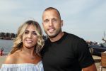 Amsterdam 6 juli 2018
Gordon viert zijn 50e verjaardag bij de Harbour Club en gaat daarna varen met de roze MS de Jordaan. Johnny Heitinga met Charlotte