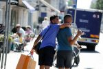 Amsterdam 2 juli 2018
Justin Kluivert met een vriend op de pc hooftstraat.