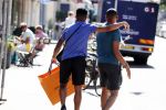 Amsterdam 2 juli 2018
Justin Kluivert met een vriend op de pc hooftstraat.