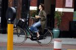 Amsterdam 9 juli 2018
Kim v Kooten met een soepje op de fiets.